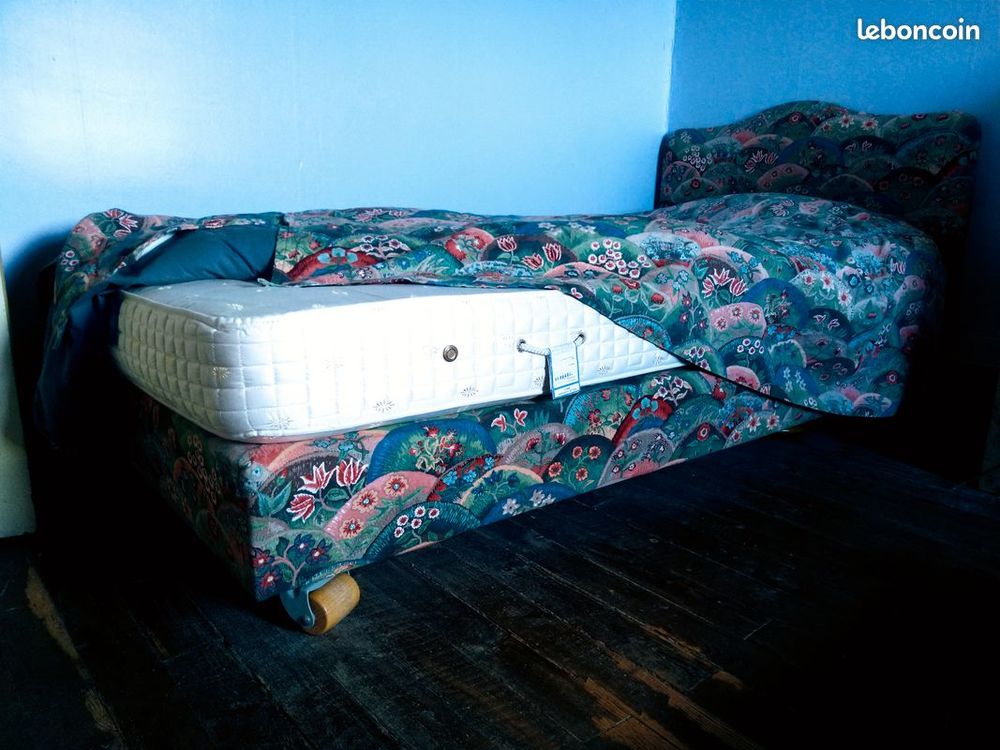 FAIRE OFFRE! PLUSIEURS TABLES BOIS , BUREAU, ETAGERES, LIT
0 Lachaux (63)