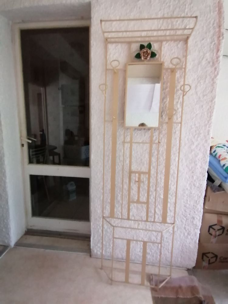 Faire offre
Vestiaire vintage fer forg� beige 
1 Lesparre-M�doc (33)