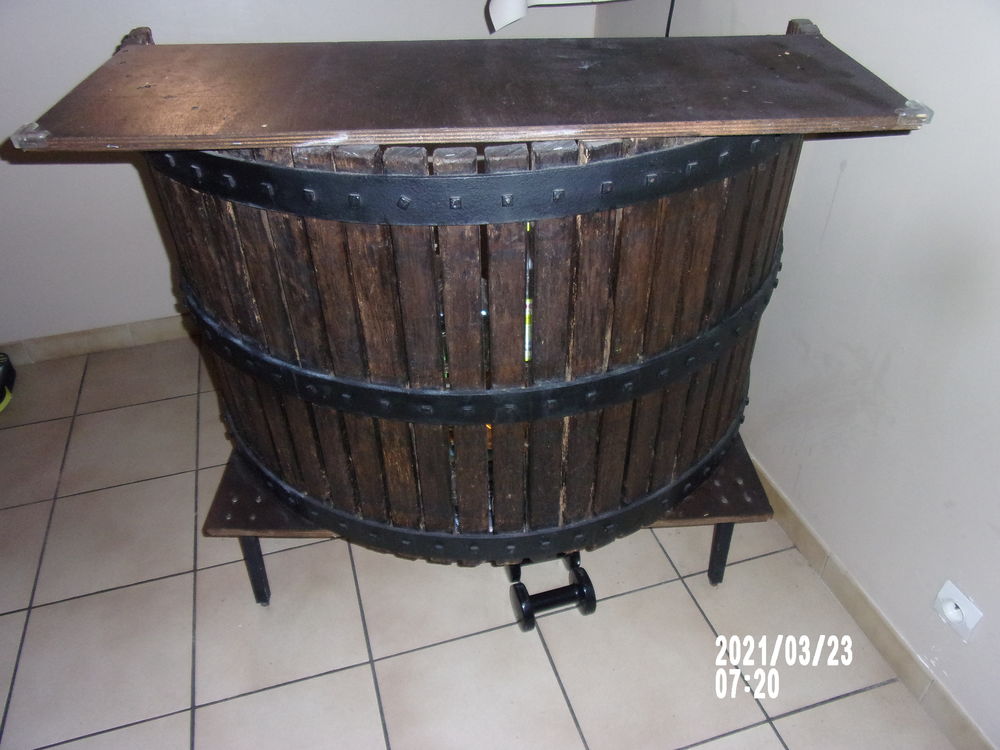 BAR FAIT AVEC ANCIENNE CAGE DE PRESSOIR 0 Langon (33)