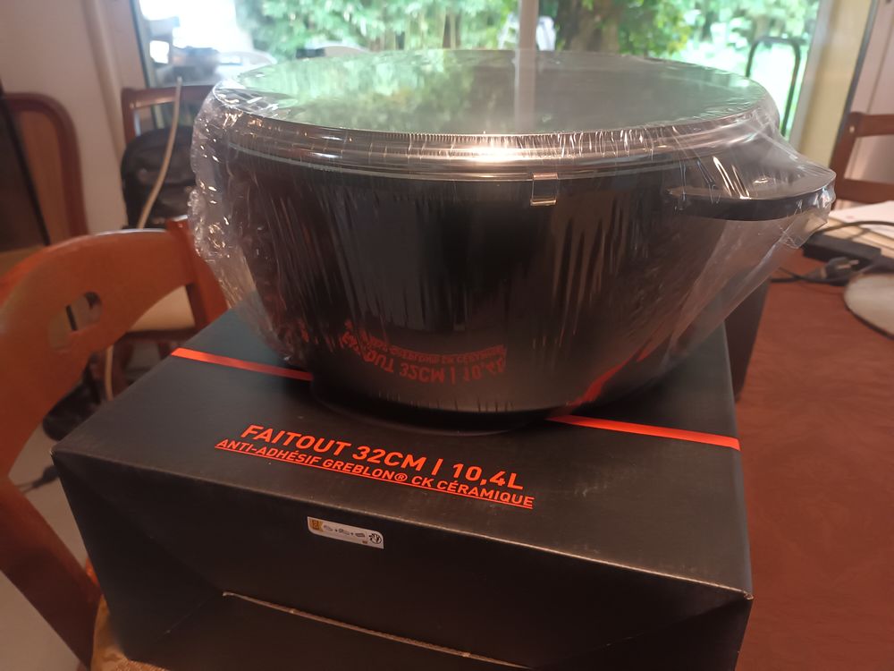 Faitout Laguiole 32 cm neuf, non d�ball�, tous feux. 45 Aix-en-Provence (13)