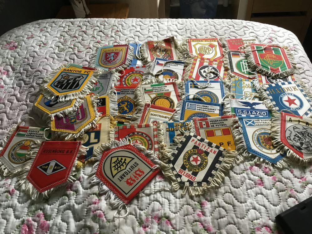Lot 40 fanions foot grand club europ�en 50 Bron (69)