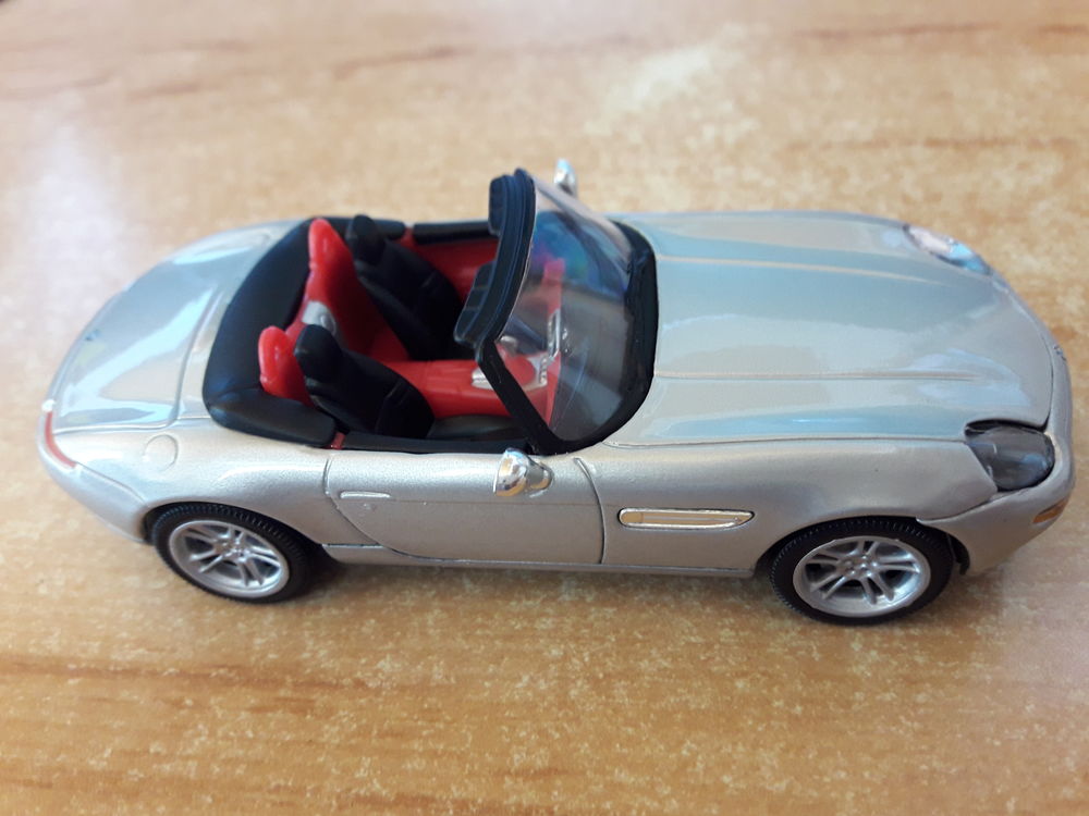 BMW Z8 + fascicule n� 50 + boitier 1/43 10 Castel-Sarrazin (40)