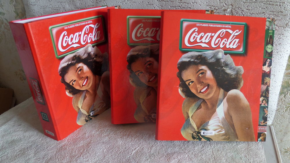 fascicules sur les plaques publicitaires de COCA COLA 15 Lyon 8 (69)