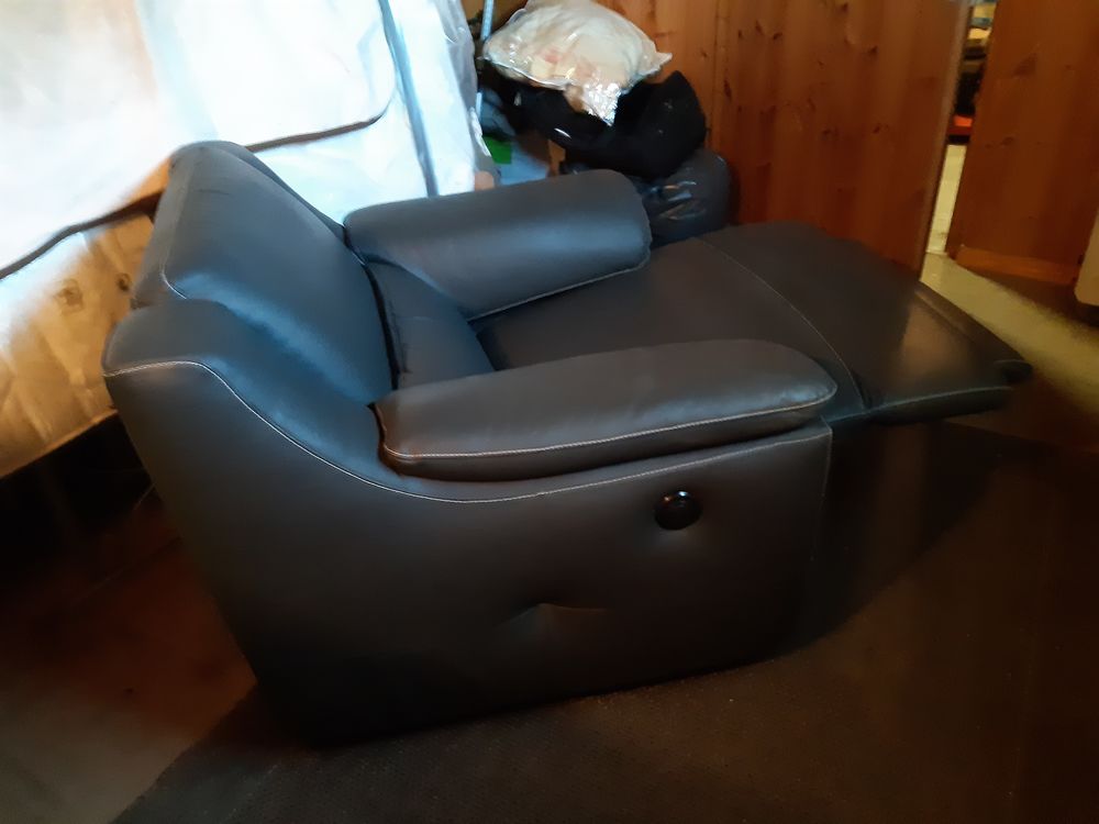 Fateuil de confort �lectrique en  cuir tr�s peu servi 200 Jumi�ges (76)
