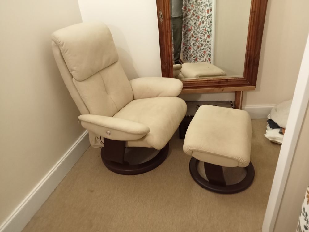 FAUTEIL RELAXANT AVEC REPOSE PIEDS 350 Saint-L�onard-de-Noblat (87)