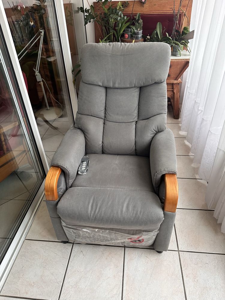 Fauteille M�dicalis� avec  Fonction d'Aide au Levage 1700 Gruissan (11)