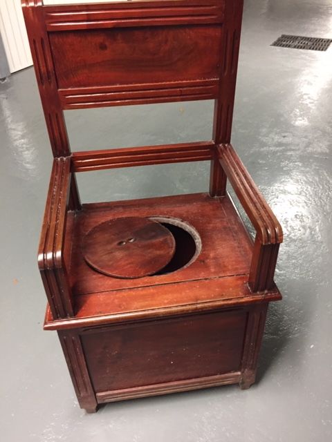 FAUTEUIL D'AISANCE ( Chaise Perc�e ) 0 Antony (92)