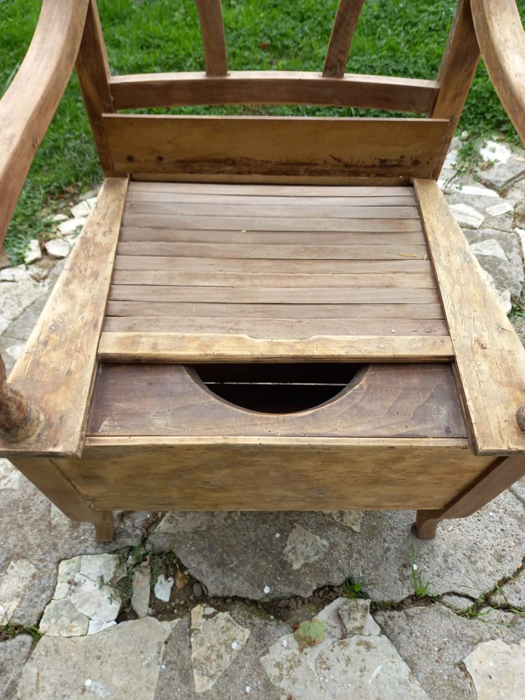 Fauteuil d'aisance style Louis XIV en bois 
25 Montbeton (82)