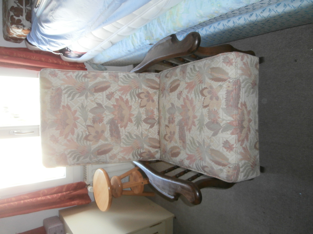 Fauteuil ancien � motif floral 10 Marly-la-Ville (95)