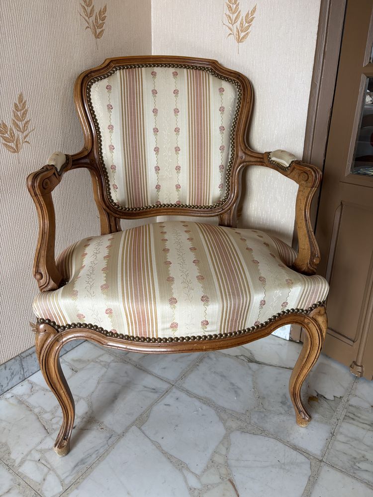 Fauteuil ancien de style classique 40 Troyes (10)