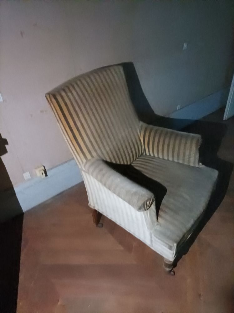 un fauteuil ancien. 30 Neuilly-sur-Seine (92)