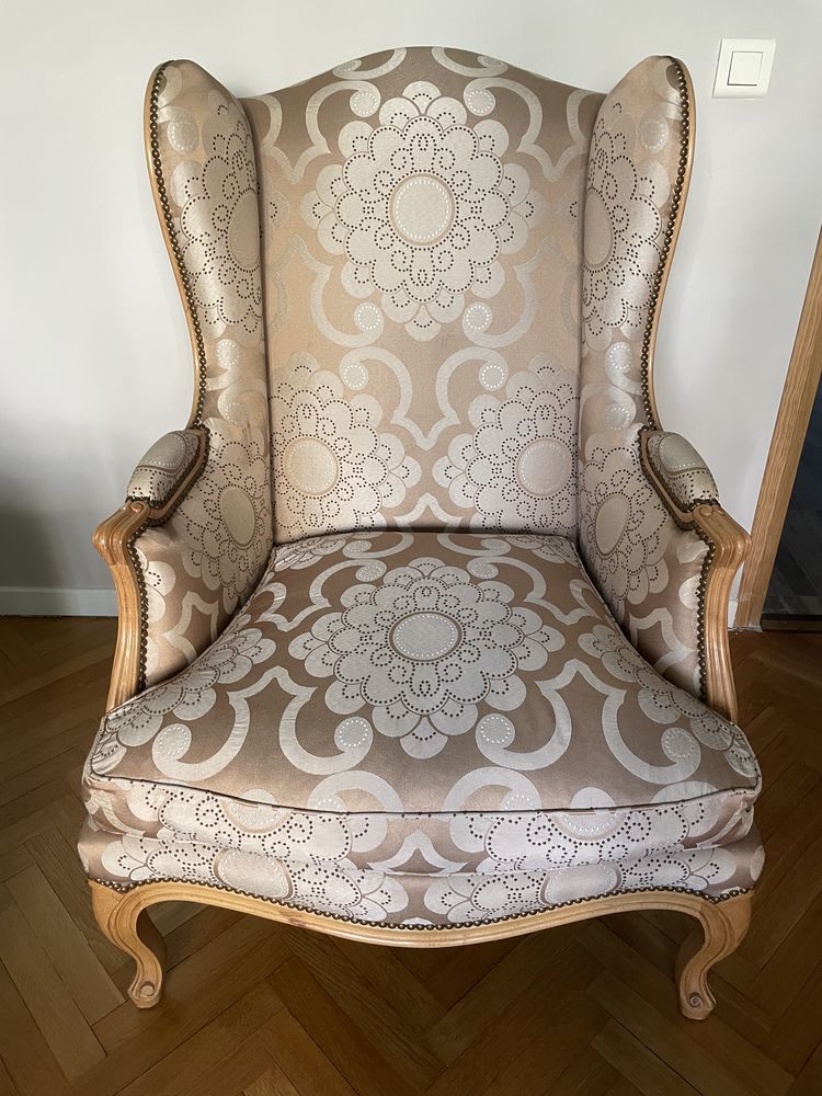 Fauteuil berg�re en bois massif style Louis XV 590 Nice (06)