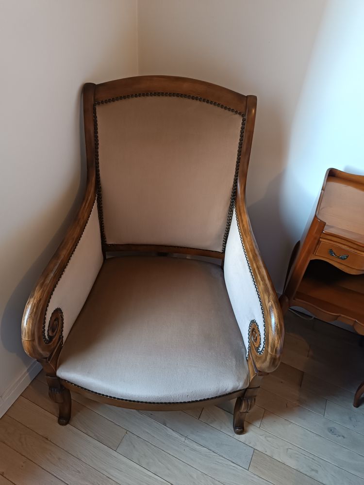 Fauteuil berg�re Louis Philippe en noyer 150 Romainville (93)