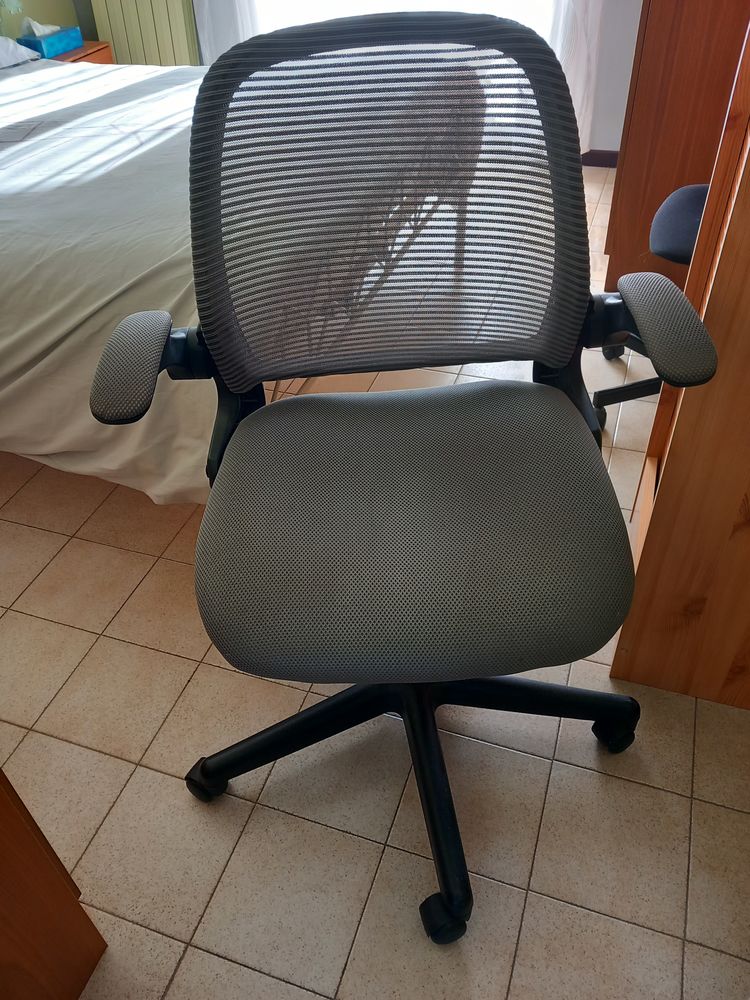 fauteuil de bureau accoudoirs relevables 40 Saussan (34)