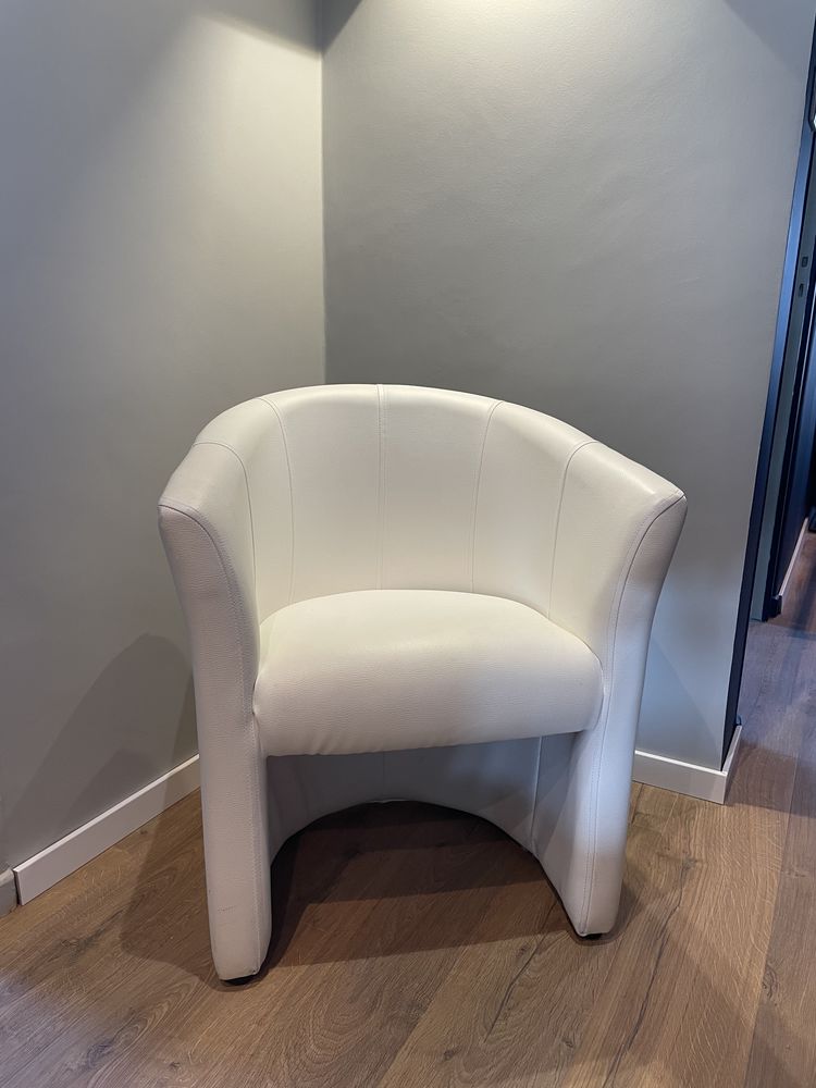 Fauteuil cabriolet blanc simili cuir 75 Montmerle-sur-Sa�ne (01)