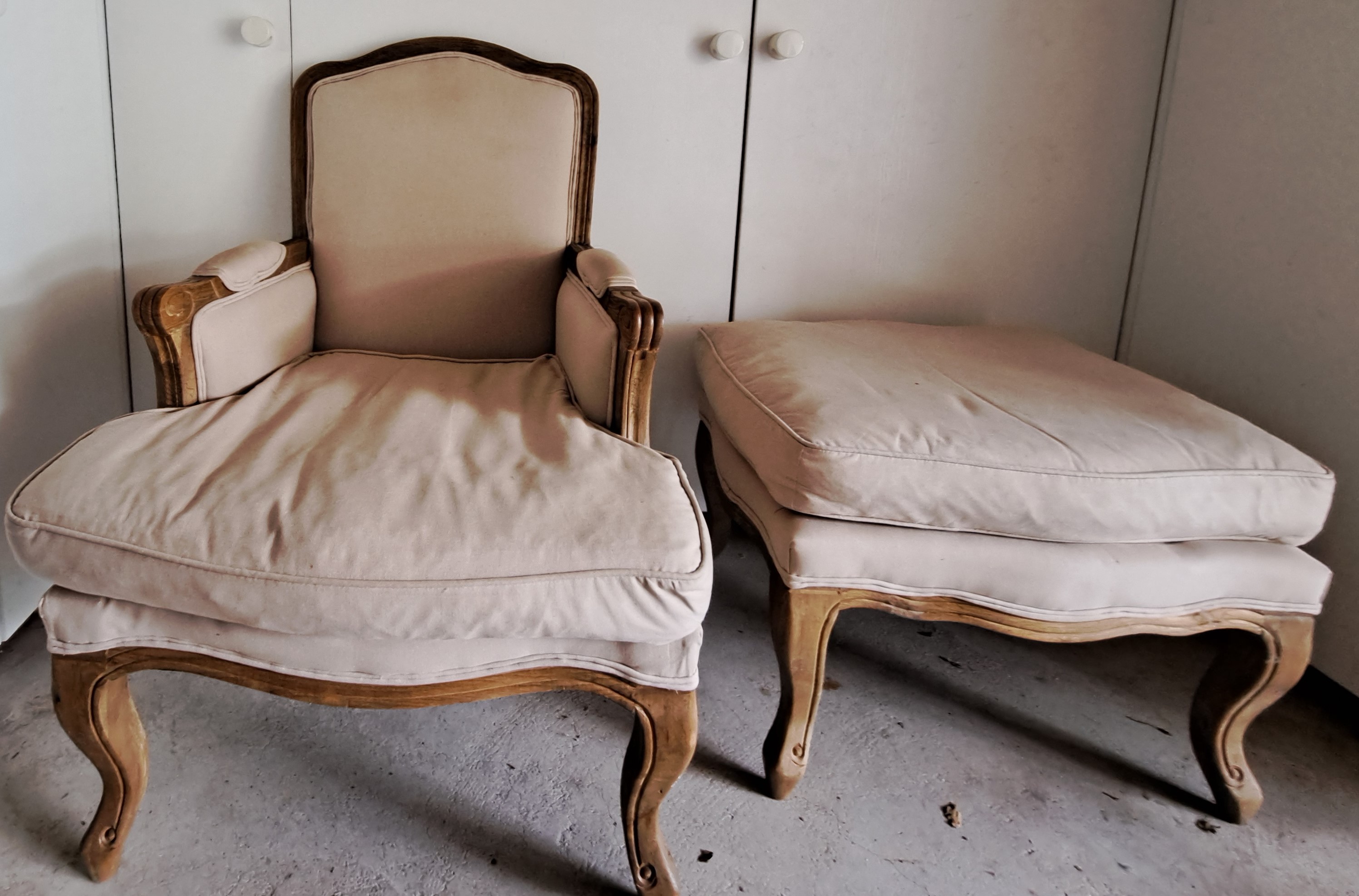 
Fauteuil cabriolet et tabouret assorti 70 Dijon (21)