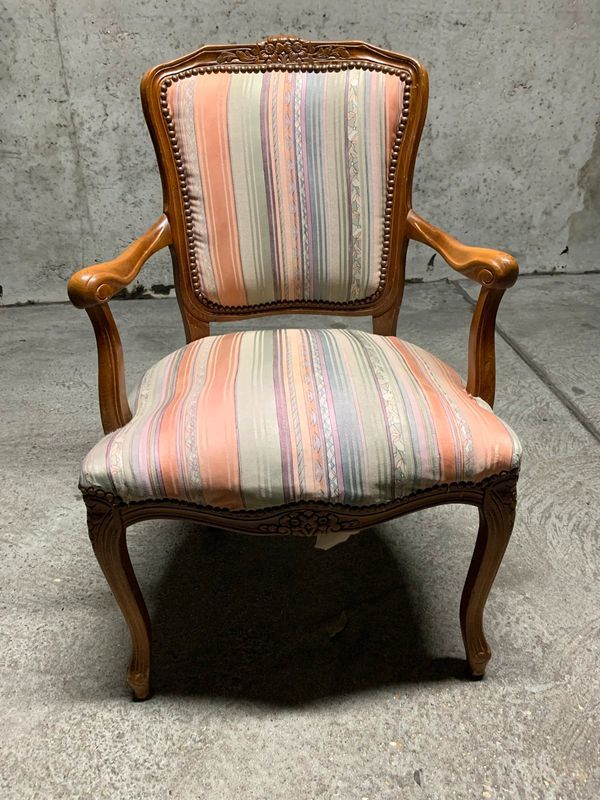 Fauteuil capitonne 25 Paris 12 (75)