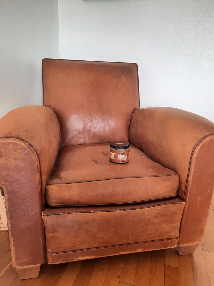 Fauteuil club et cr�me d entretien 150 Vichy (03)