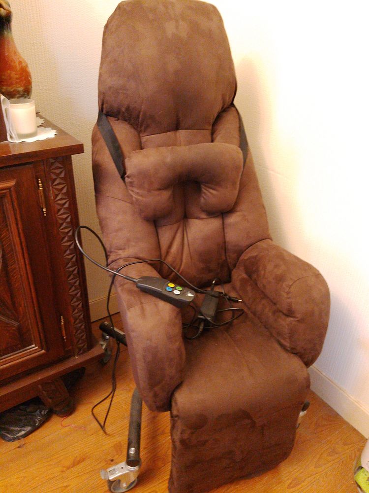 Fauteuil coquille massant �lectrique. 250 Cahors (46)