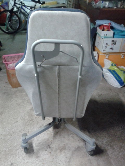 Fauteuil coquille m�dical � roulettes 150 Labastide-Murat (46)