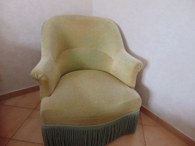 Un Fauteuil crapaud 25 Gabaston (64)