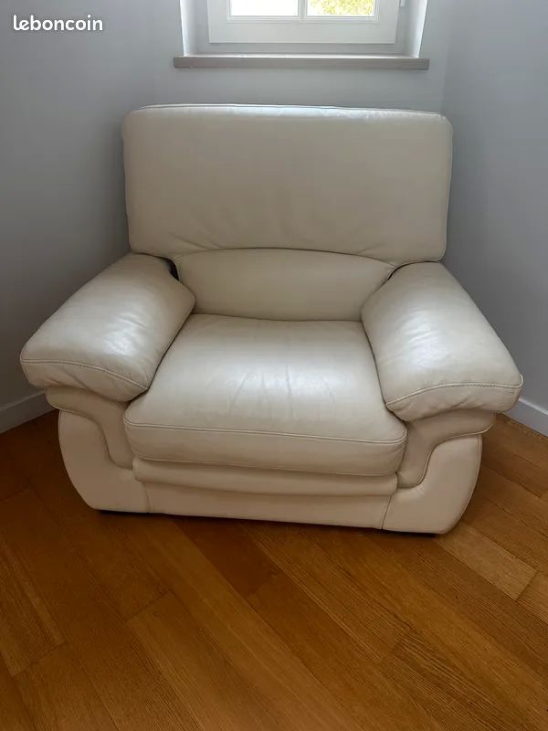 Fauteuil cuir ecru 300 L'Isle-Adam (95)