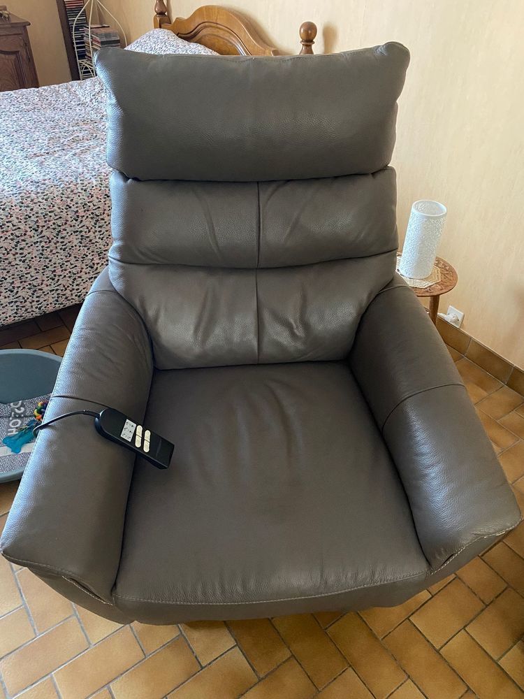 Fauteuil en cuir gris avec commande �lectrique  positions 300 Reims (51)