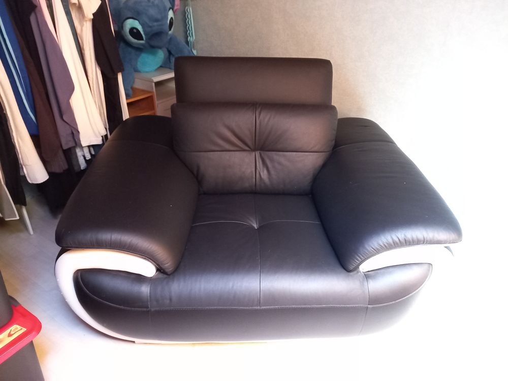 FAUTEUIL en cuir noir liser� blanc 100 Bassens (33)