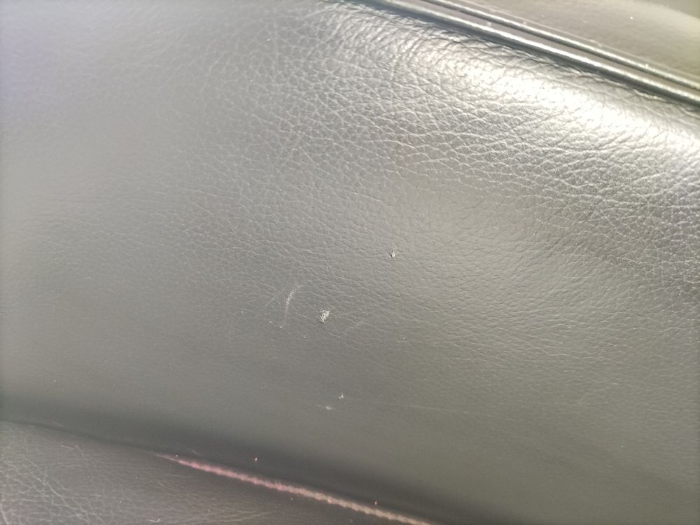 Fauteuil en cuir noir 100 Chasseneuil-du-Poitou (86)