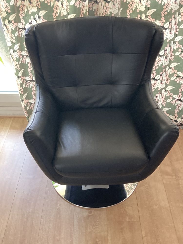 Fauteuil en cuir pivotant
240 Paris 15 (75)