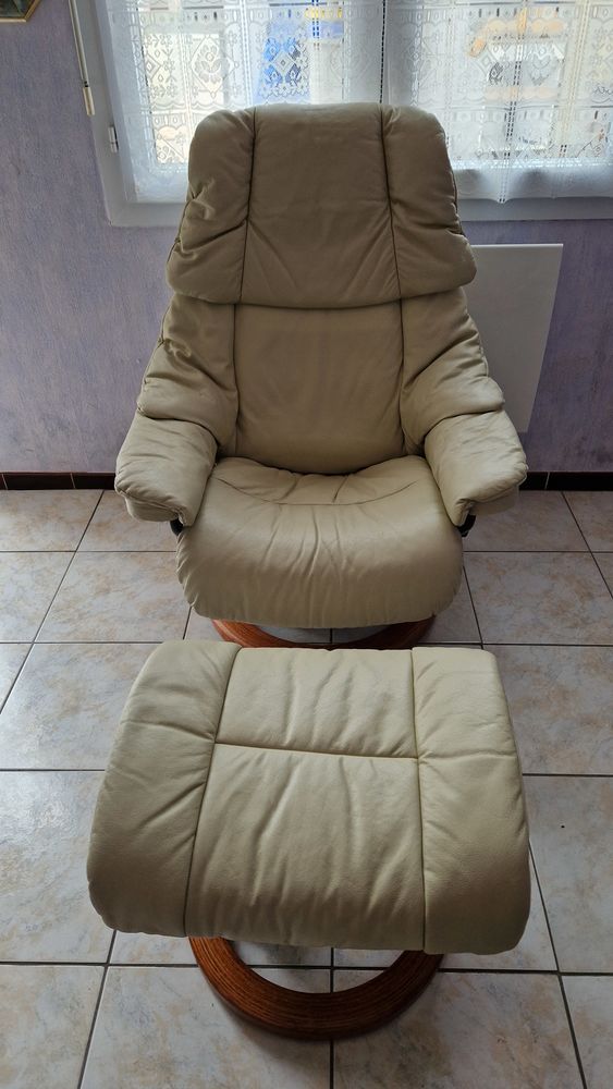 fauteuil cuir +repose pied tres confortable. 80 Les Sables-d'Olonne (85)