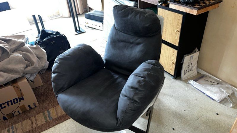 Fauteuil design 1700 Paris 19 (75)