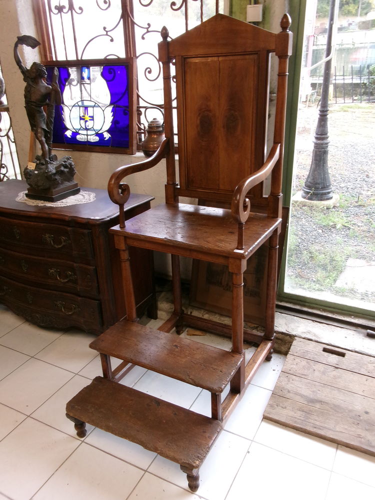 Fauteuil d'�glise ancien 270 Ch�teau-l'�v�que (24)