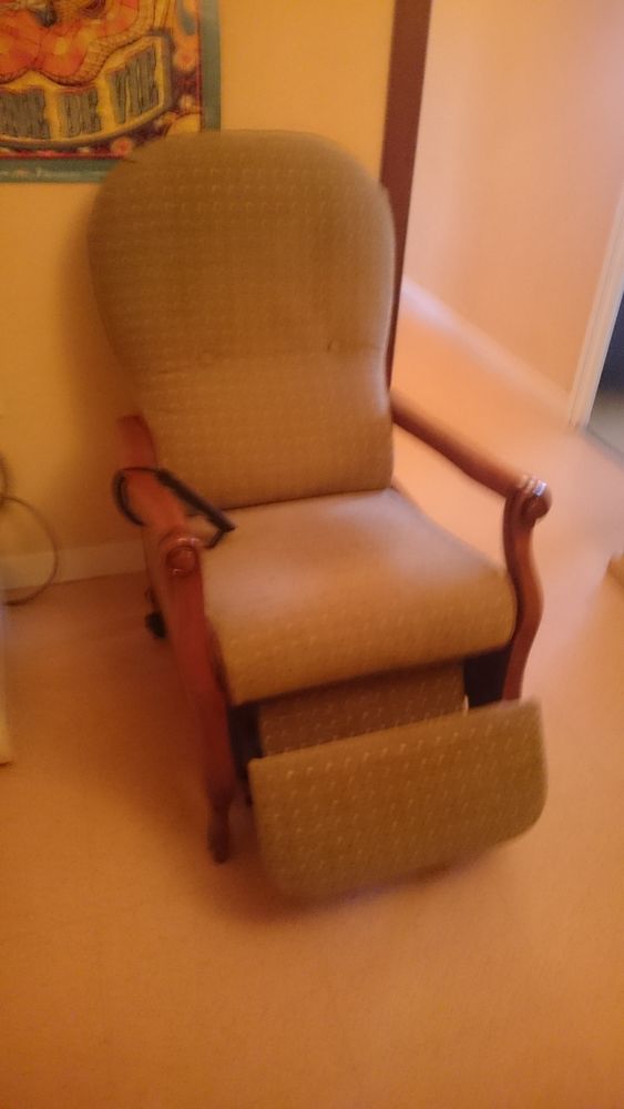 Fauteuil �lectrique avec aide � la lev�e 120 Briec (29)