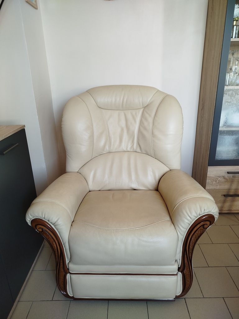 Fauteuil �lectrique, en cuir. 150 �caillon (59)
