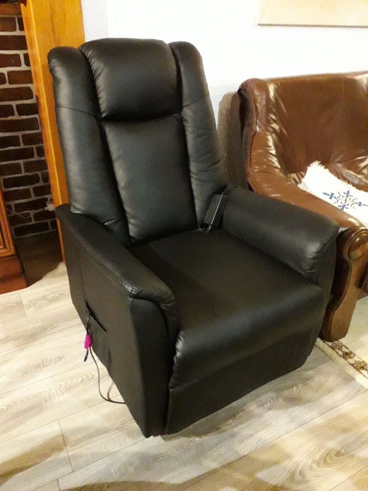 FAUTEUIL ELECTRIQUE MULTIES POSITIONS ET AIDE A EN SORTIR, 
0 La Teste-de-Buch (33)