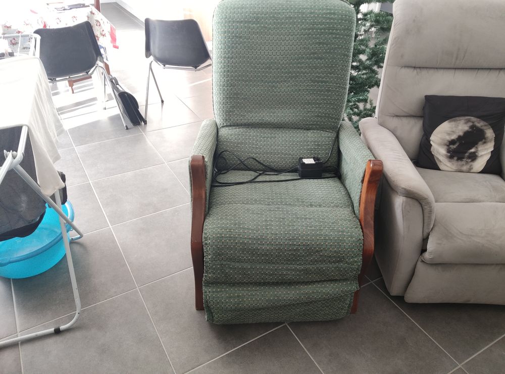 Fauteuil �lectrique a t�l�commande 80 Colombier-Fontaine (25)