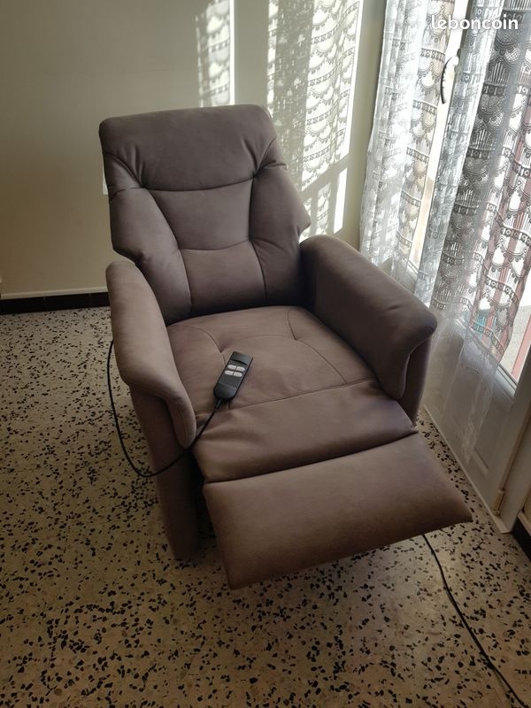 Fauteuil inclinable releveur 100 Six-Fours-les-Plages (83)