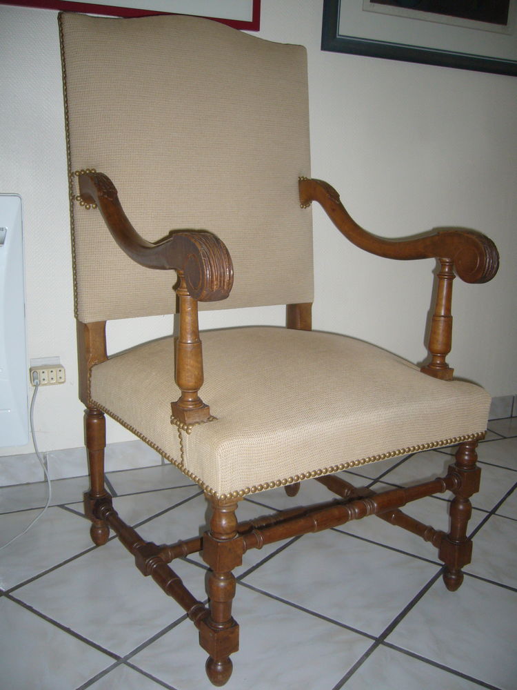 FAUTEUIL LOUIS XIII EN NOYER A HAUT DOSSIER 250 Eysines (33)