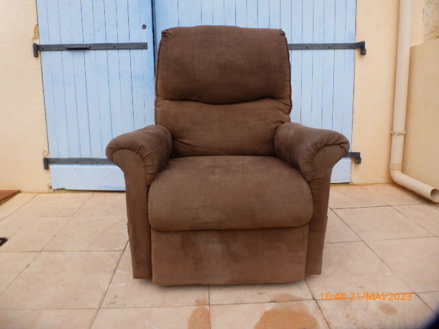 Fauteuil m�dical de repos multi-position et relevable. 200 Sanary-sur-Mer (83)