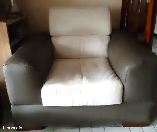 FAUTEUIL mod�le MENTON Univers du cuir - 2013 0 Le Taillan-M�doc (33)