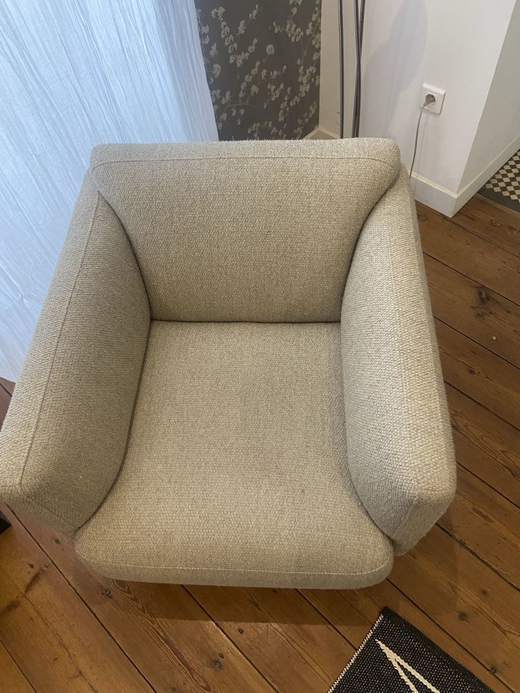 Fauteuil mod�le MODENA de chez Bo Concept tissu Lazio beige, structure laqu�e noir mat 400 La Roche-sur-Yon (85)