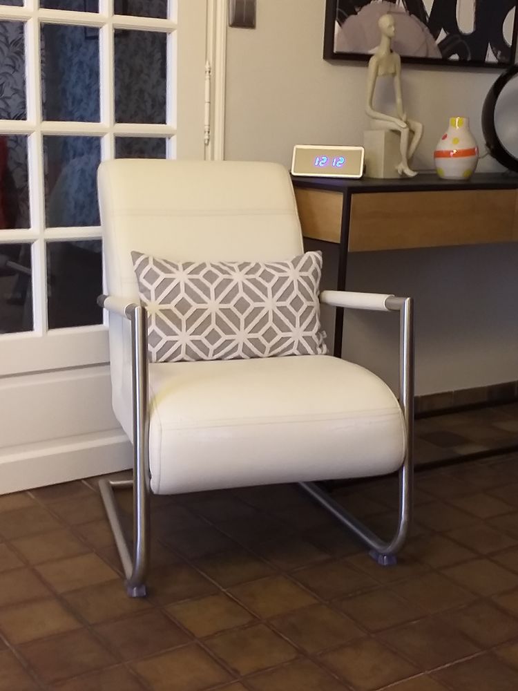 FAUTEUIL MODERNE BLANC  SIMILICUIR ET CHROME 35 H�nin-Beaumont (62)