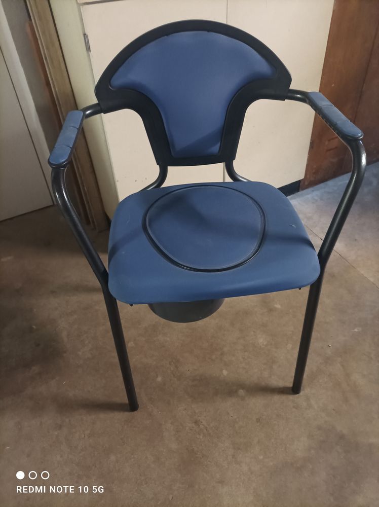 Fauteuil Montauban ou chaise perc�e 25 Dang�-Saint-Romain (86)