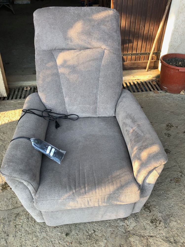 Fauteuil 2 moteurs Kenny marque BUT 350 Sigoyer (05)