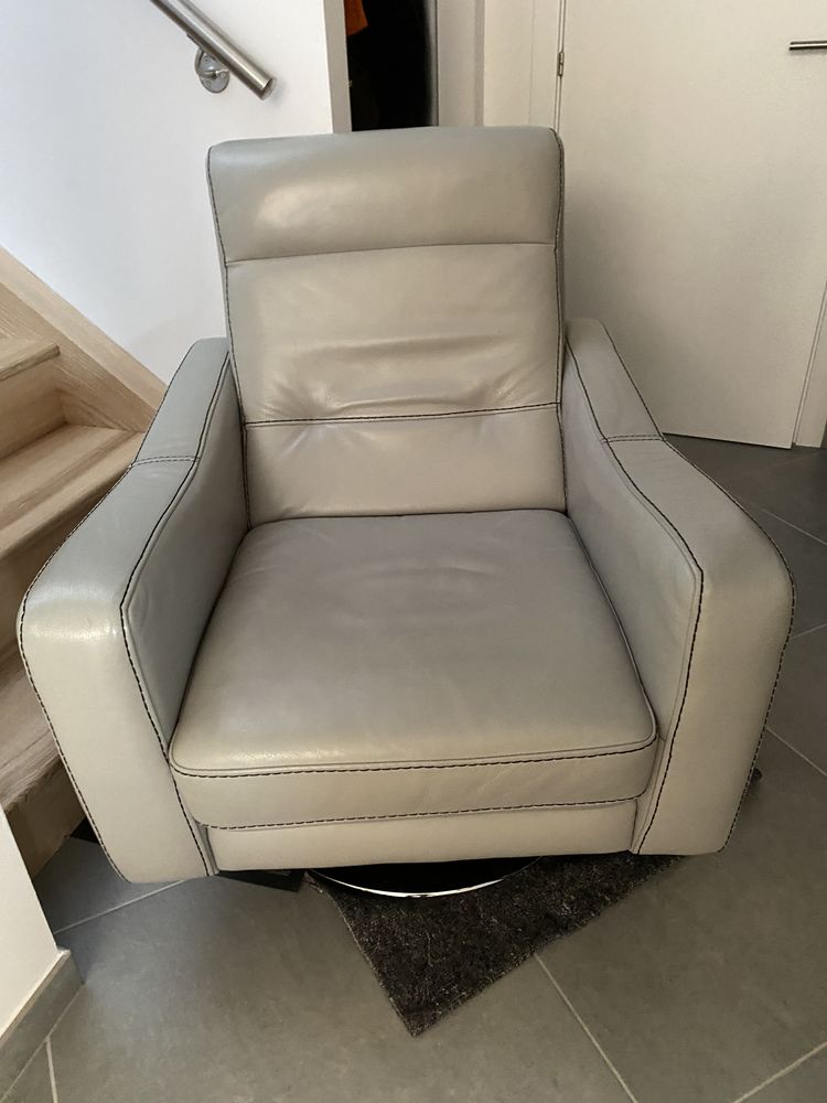 Fauteuil et pouf cuir 120 Champcevinel (24)