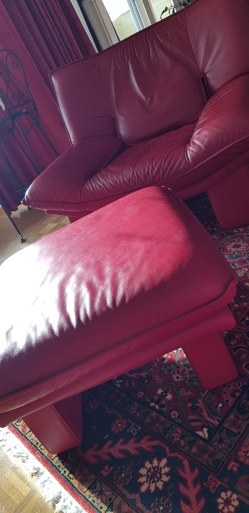 fauteuil et son pouf rouges 1200 Saint-Julien-en-Genevois (74)