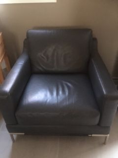 fauteuil    et   pouff   cuirs 100 Wattrelos (59)