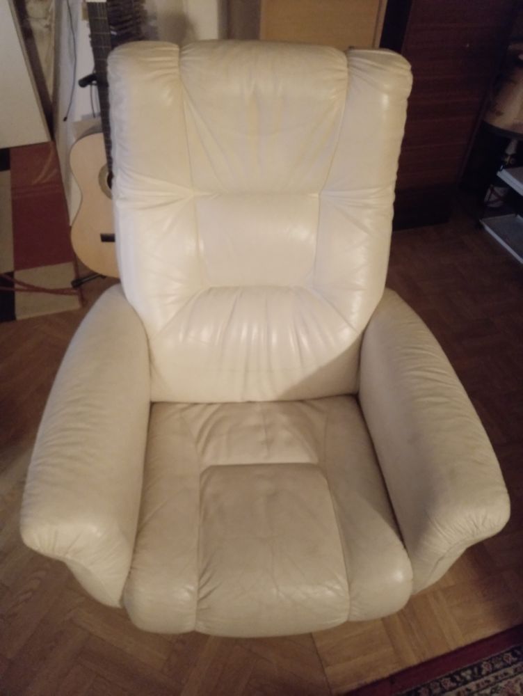 Fauteuil relax cuir avec repose pieds de couleur cr�me 200 Saulces-Monclin (08)