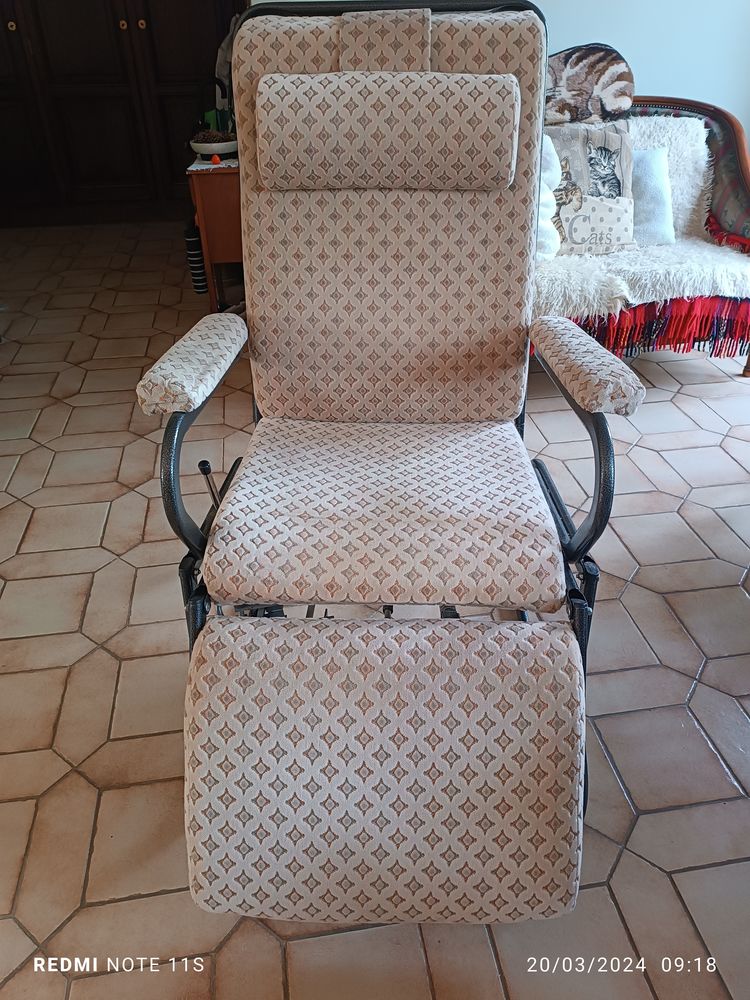 Fauteuil Relax de salon capitonn� de la marque PIERSON
99 L�signy (77)